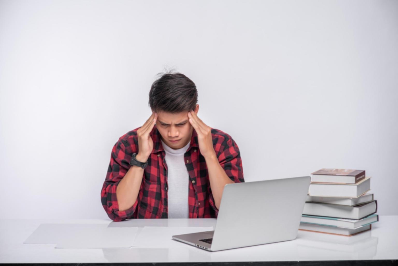 Análisis de datos financieros en pantalla de ordenador