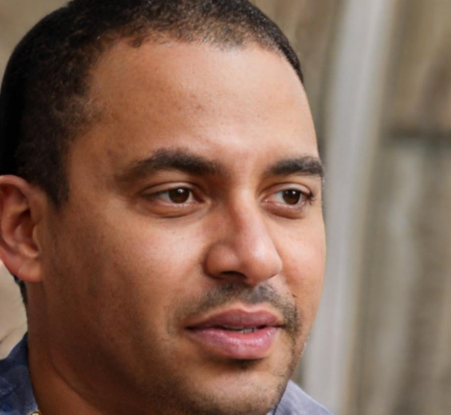 Retrato profesional de Martín Echevarría