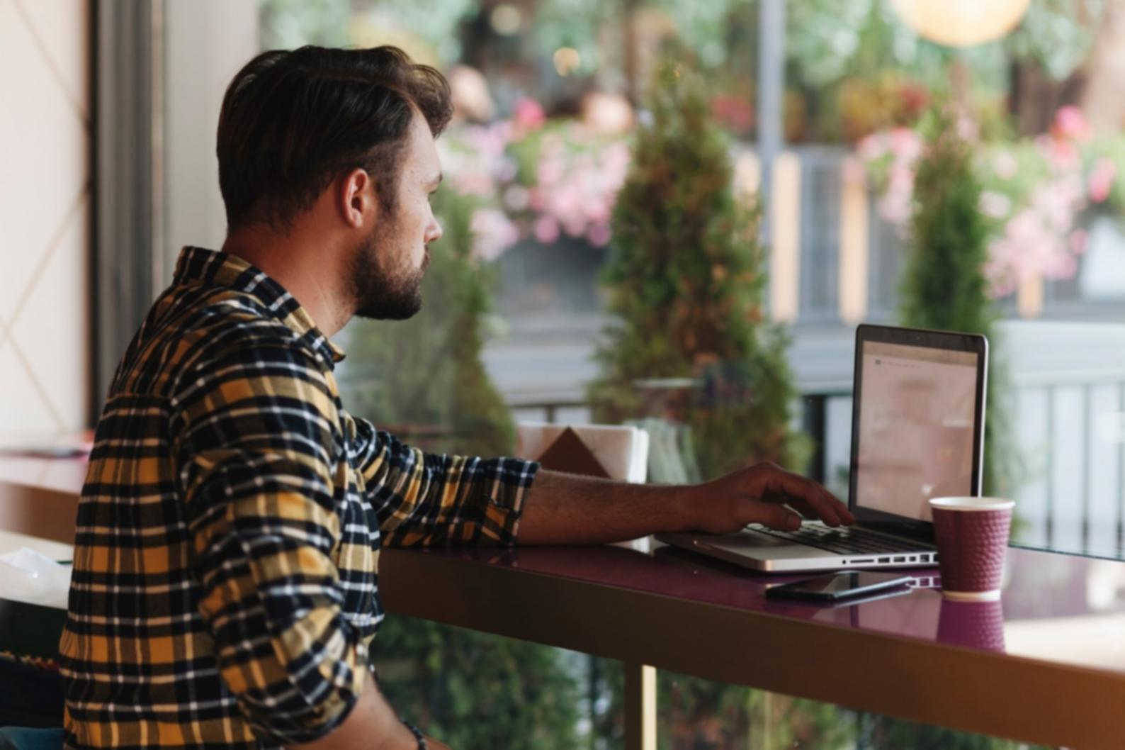 Sesión práctica de análisis financiero con empresarios valencianos